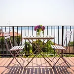 アパート A Balcony On Maggiore