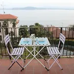 アパート A Balcony On Maggiore *