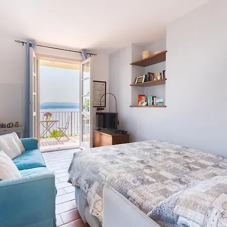 A Balcony On Maggiore * בלגירטה