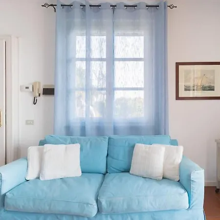 A Balcony On Maggiore בלגירטה