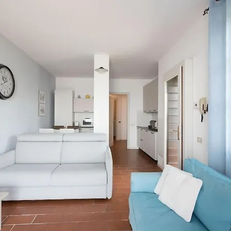 A Balcony On Maggiore Apartamento