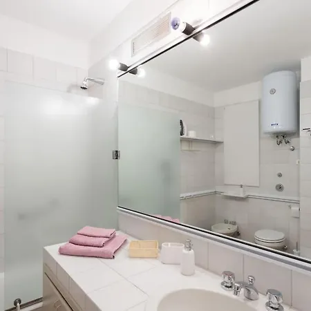 A Balcony On Maggiore דירה