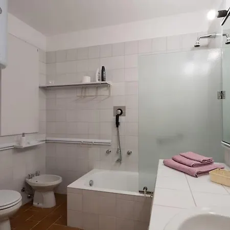 דירה A Balcony On Maggiore בלגירטה