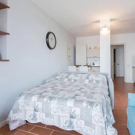 דירה A Balcony On Maggiore בלגירטה