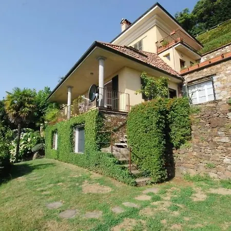 A Balcony On Maggiore アパート